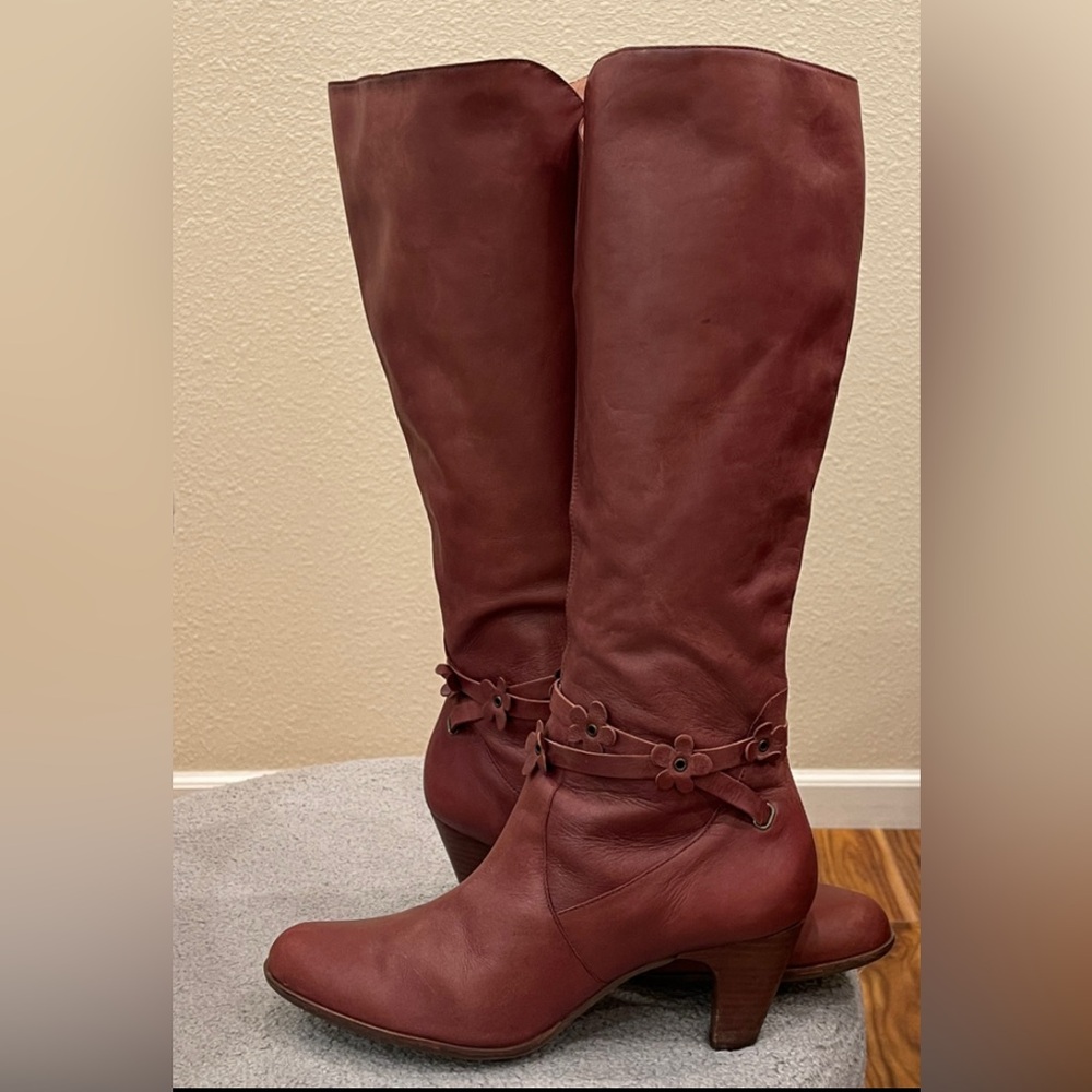Anthropologie Miss Albright burgundy boots Size 8